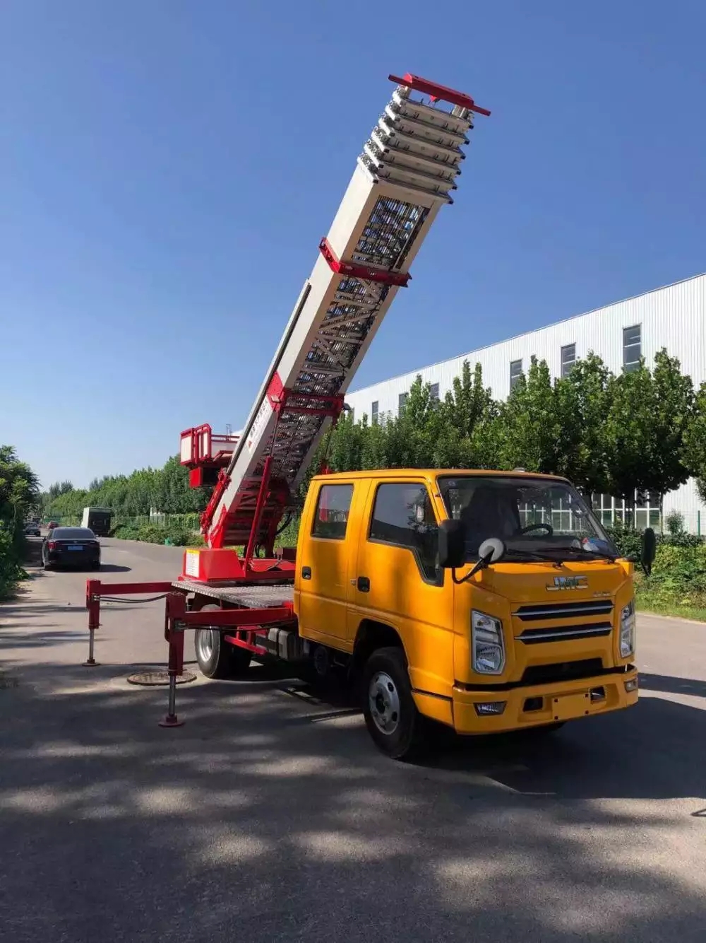 二七附近的云梯车出租服务：轻松解决高空作业需求