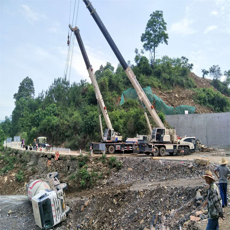 二七汽车掉沟里叫吊车救援要多少钱