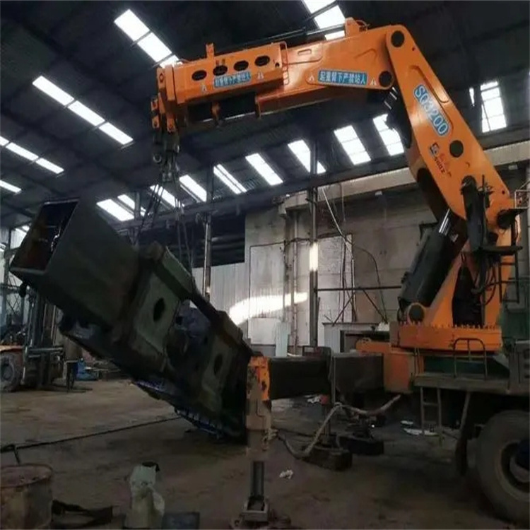 二七130吨折臂吊车出租吊机租赁附近电话